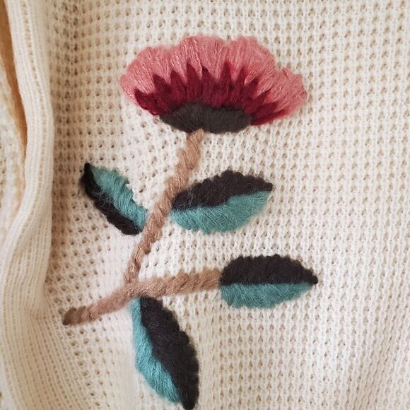 Women's Crew Neck Knit Sweater Flower Embroidered - Picture 3 of 8